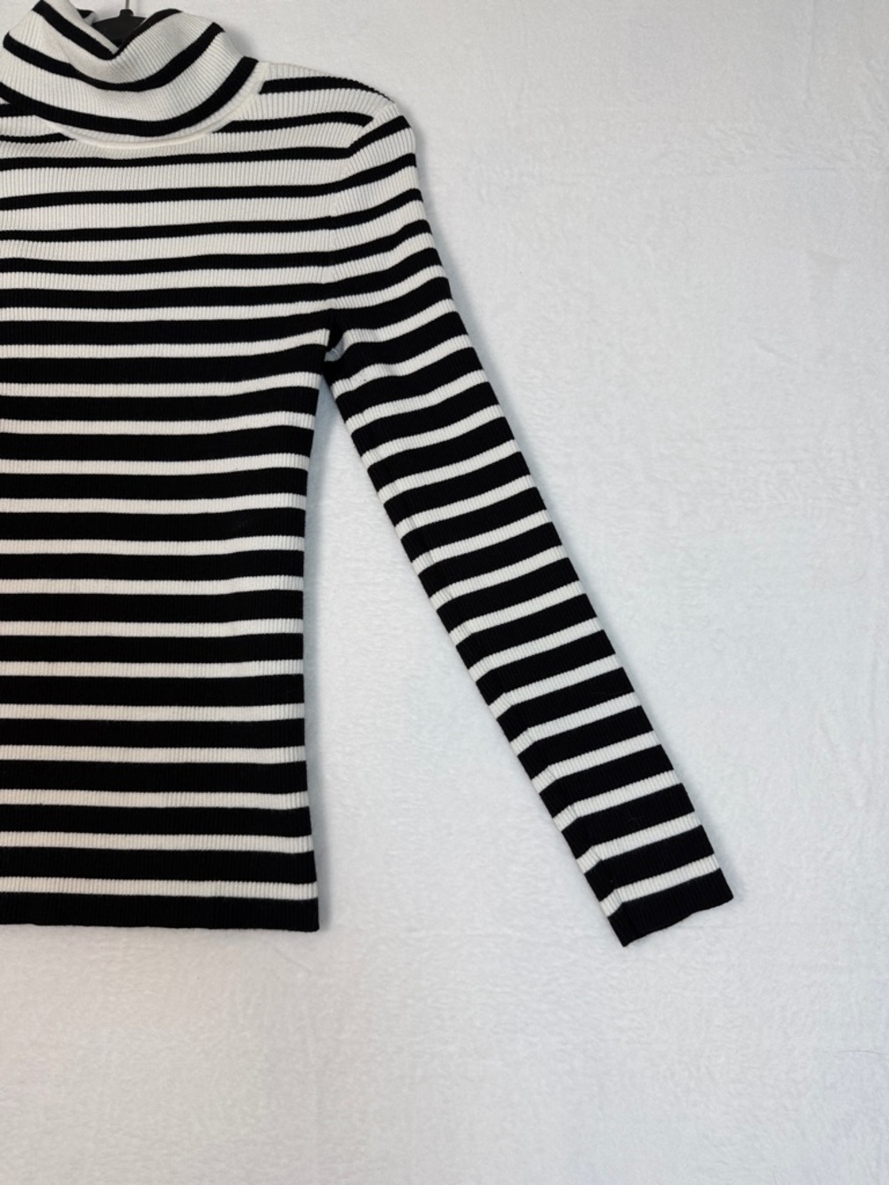 White House Black Market Black and White Striped Turtleneck Sweater Medium - Picture 11 of 13